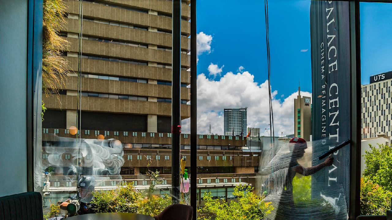 10444 - One Central Park - Glass Polishing