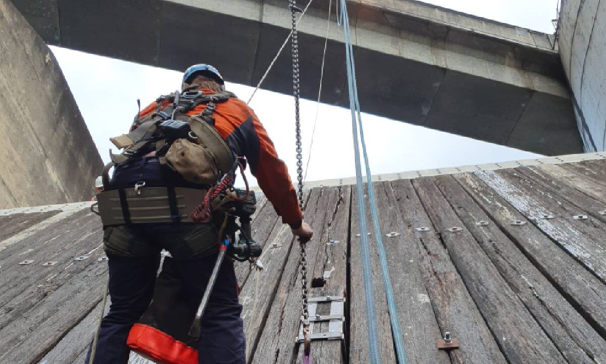 13554 - Burrinjuck Dam - Gate 2 Lower Repairs - 20221214 (23)