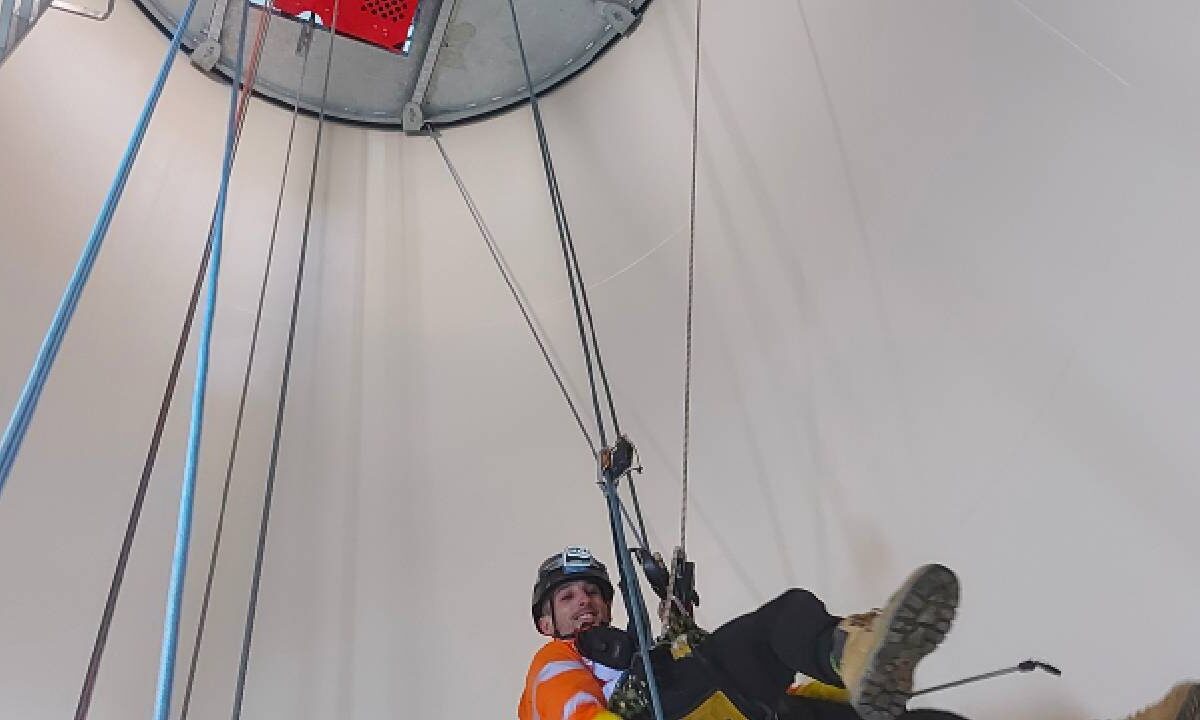 12701 - Mudgee Windfarm - Cleaning