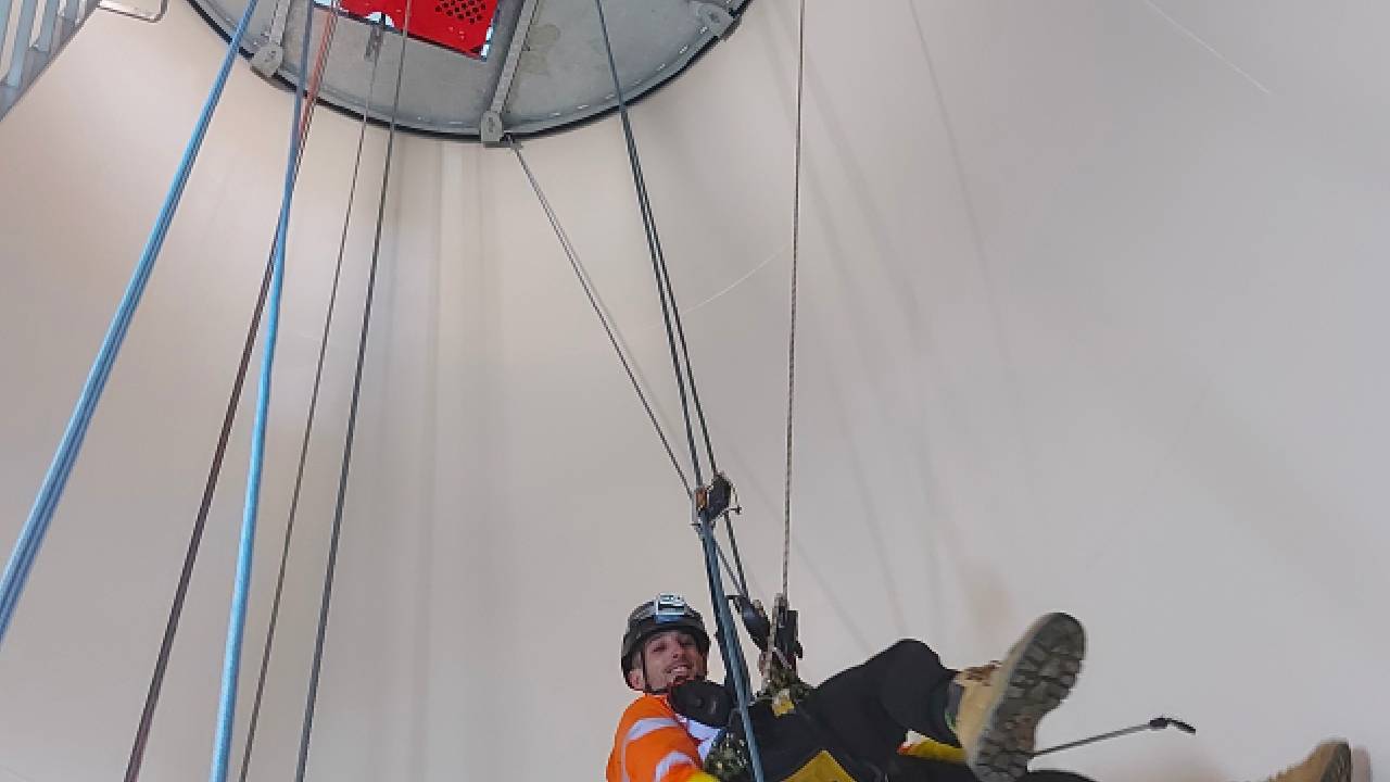 12701 - Mudgee Windfarm - Cleaning